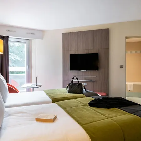 Mercure Paris Ouest Germain מלון