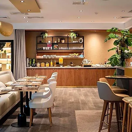 Szálloda Mercure Paris Ouest Germain 4*