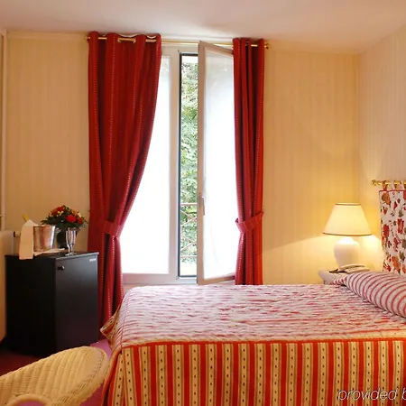 Mercure Paris Ouest Germain מלון