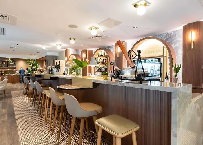 Mercure Paris Ouest Germain 4*
